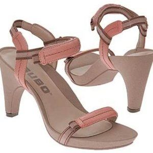 TSUBO Adjustable Straps Leather Sandals. 10M